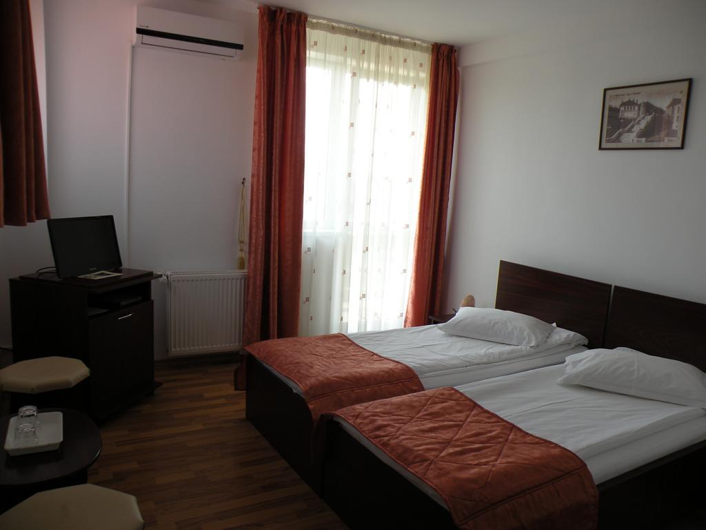 Pensiunea Octogon Piatra Neamţ Habitación foto