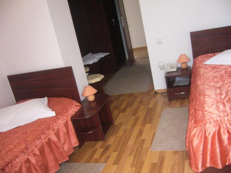 Pensiunea Octogon Piatra Neamţ Exterior foto